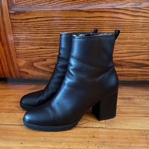 High heeled booties with faux fur inside